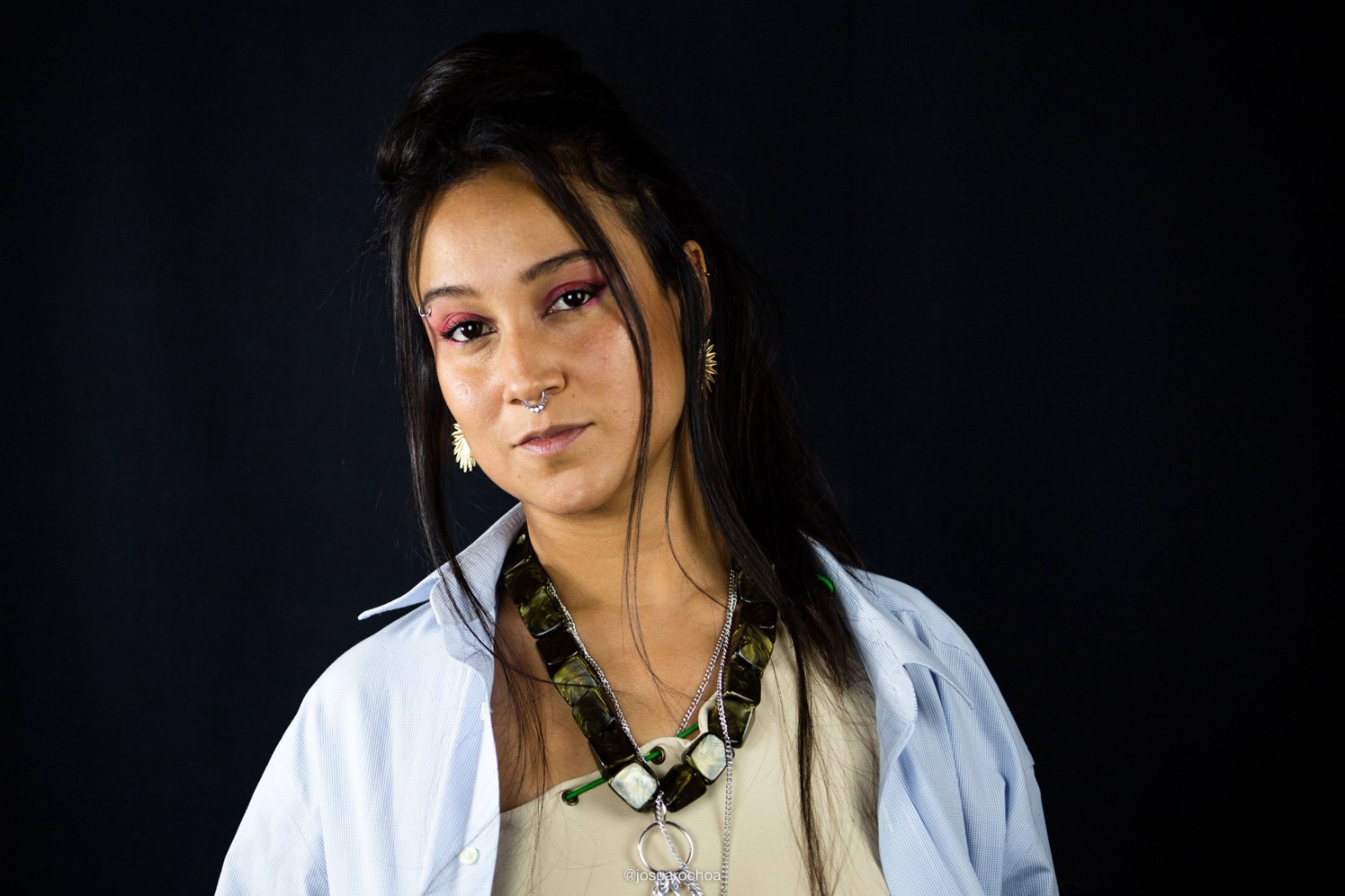 La rapera colombiana KcK le rinde homenaje al fuego con 'Arde' - Radio ...